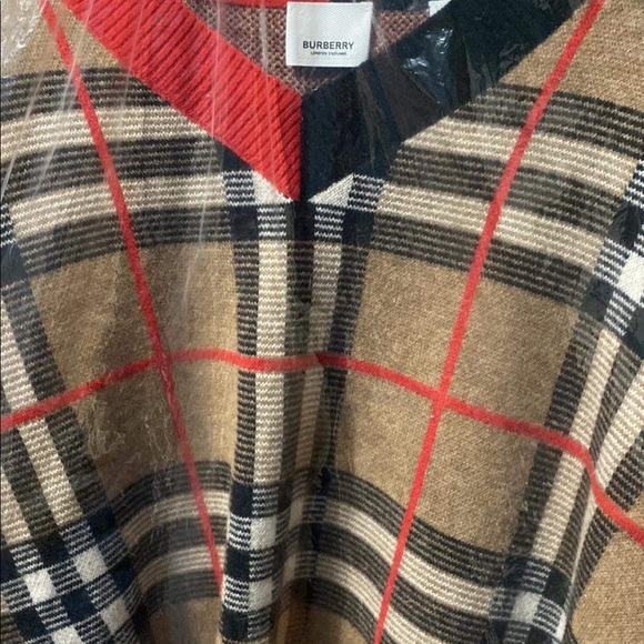 Burberry sweater like new condition. Very clean worn 1x